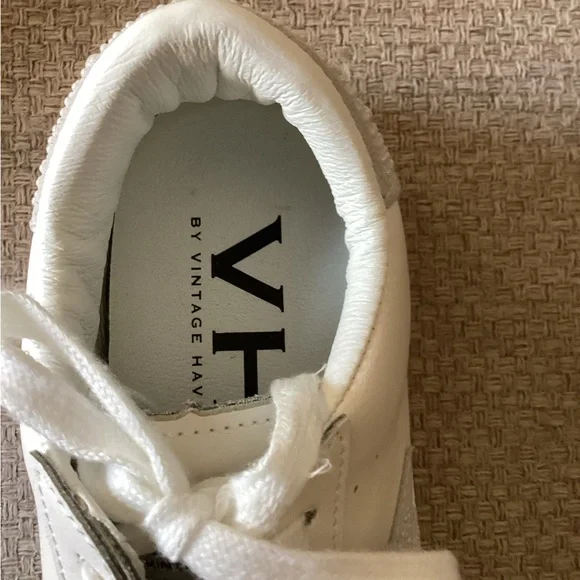 Vintage Havana White Sneakers with Silver Star - Picture 4 of 4